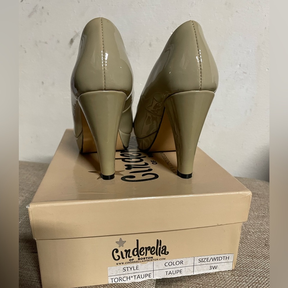 Cinderella of Boston patent leather nude pump heels 3W